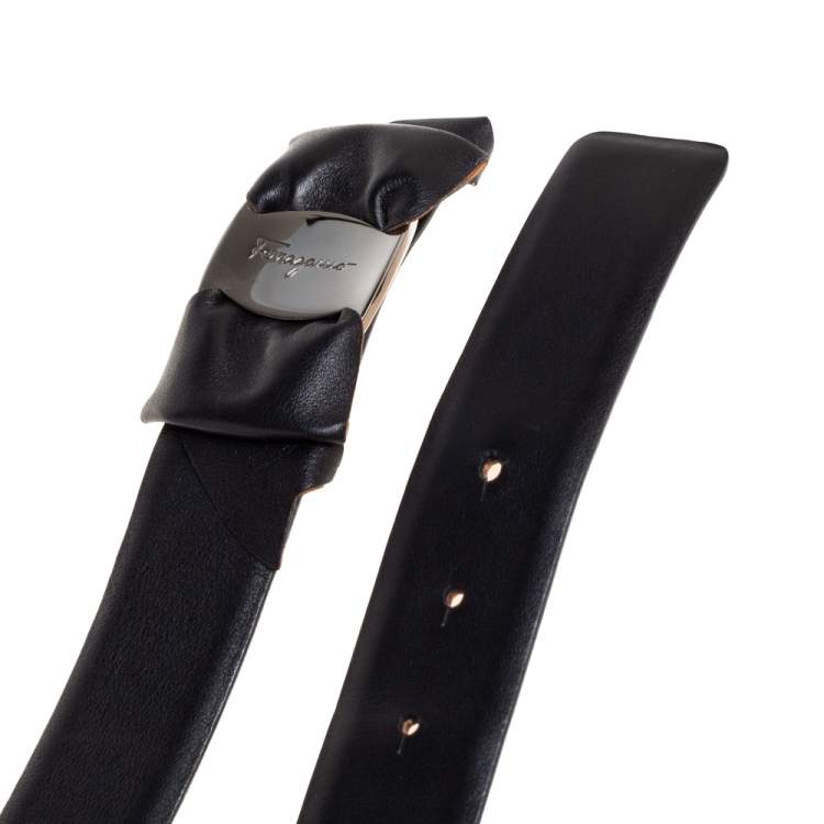 مملوكة مسبقًا Salvatore Ferragamo Black Leather Vara Bow Belt 85 CM