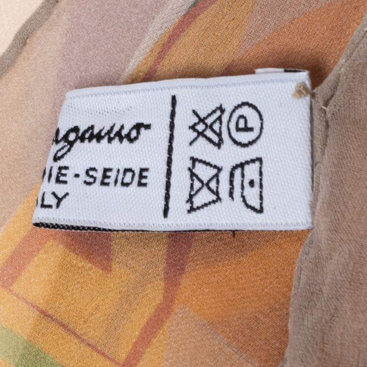 مملوكة مسبقًا Salvatore Ferragamo Multicolor Gancini Print Silk Scarf
