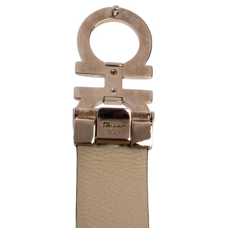 مملوكة مسبقًا Salvatore Ferragamo Black Grained Leather Gancini Reversible Belt