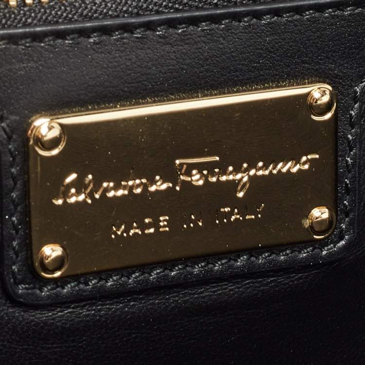 مملوكة مسبقًا Salvatore Ferragamo Black/Gold Suede Ginny Shoulder Bag