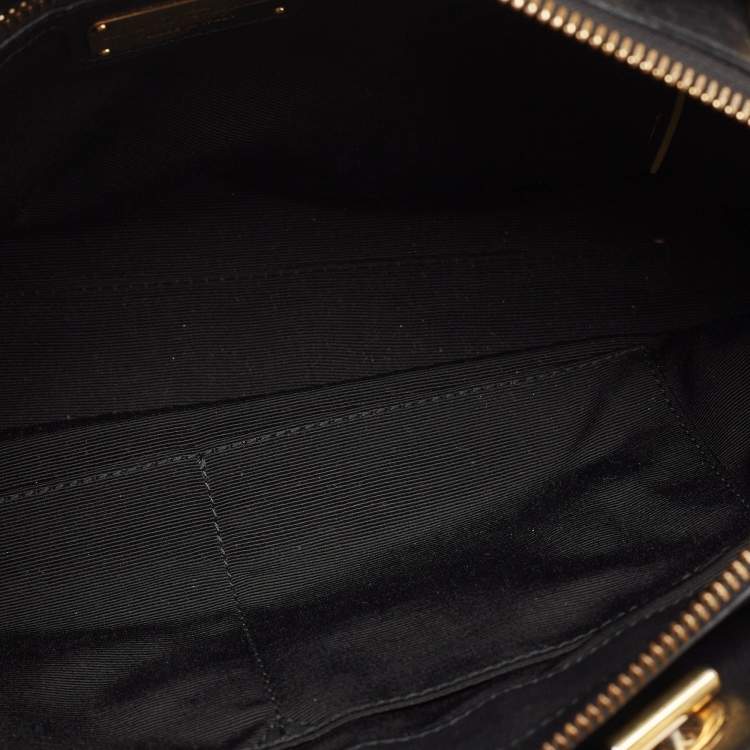 Pre Owned Salvatore Ferragamo Black Leather Aline Smooth Shoulder Bag