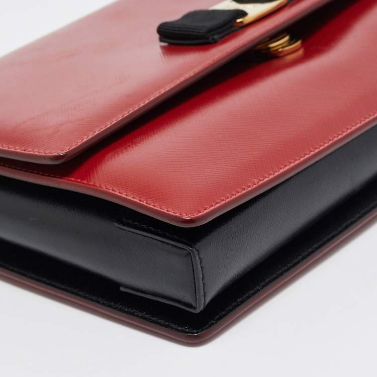 Pre Owned Salvatore Ferragamo Red/Black Leather Miss Vara Chain Shoulder Bag