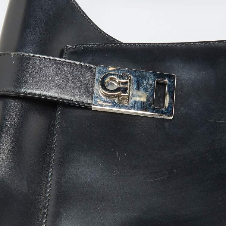 مملوكة مسبقًا Salvatore Ferragamo Black Leather Hobo