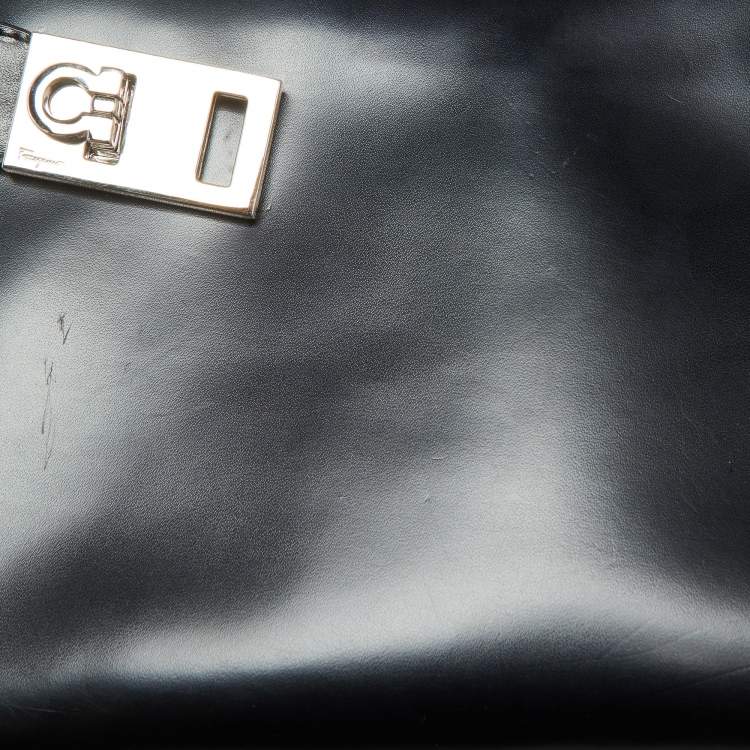 مملوكة مسبقًا Salvatore Ferragamo Black Leather Hobo