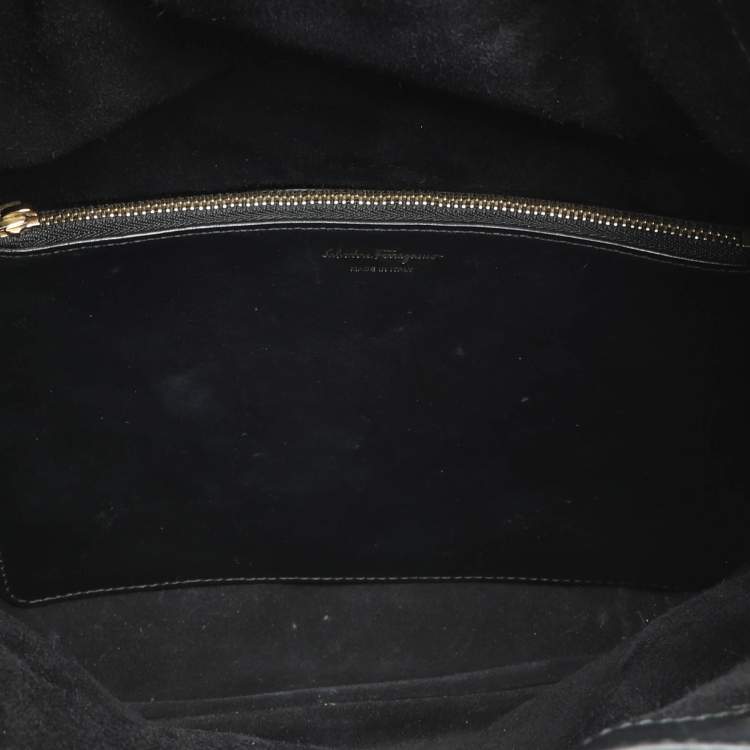 Pre Owned Salvatore Ferragamo Black Leather Gancio Stud Bucket bag