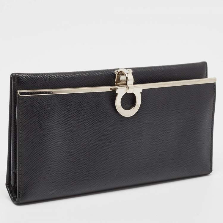 Pre Owned Salvatore Ferragamo Black Leather Gancini Clasp Continental Wallet