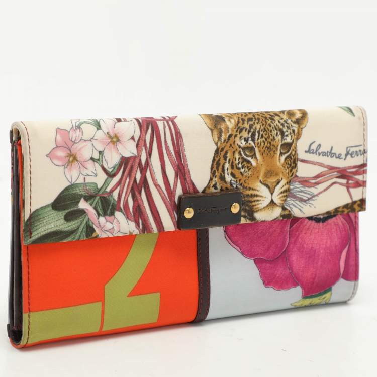 مملوكة مسبقًا Salvatore Ferragamo Multicolor Jungle Print Fabric Flap Continental Wallet