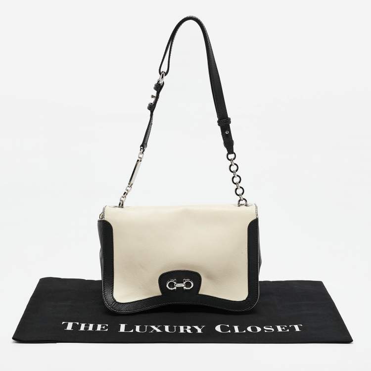 Pre Owned Salvatore Ferragamo Black/Off White Leather Gancini Shoulder Bag