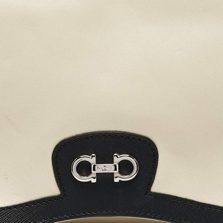 Pre Owned Salvatore Ferragamo Black/Off White Leather Gancini Shoulder Bag