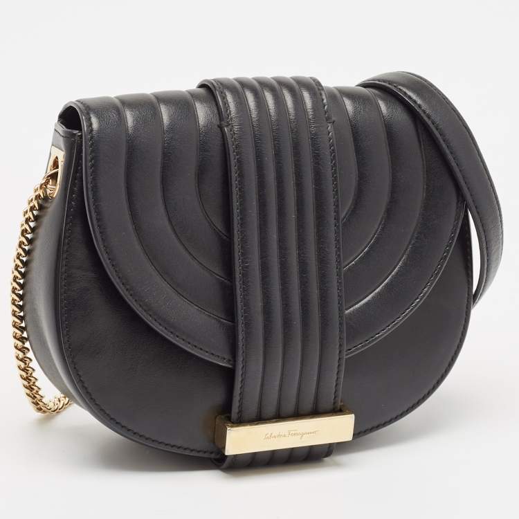 مملوكة مسبقًا Salvatore Ferragamo Black Quilted Leather Rosette Crossbody Bag