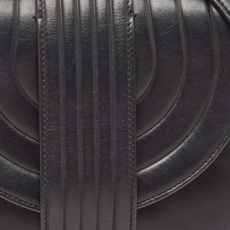 مملوكة مسبقًا Salvatore Ferragamo Black Quilted Leather Rosette Crossbody Bag