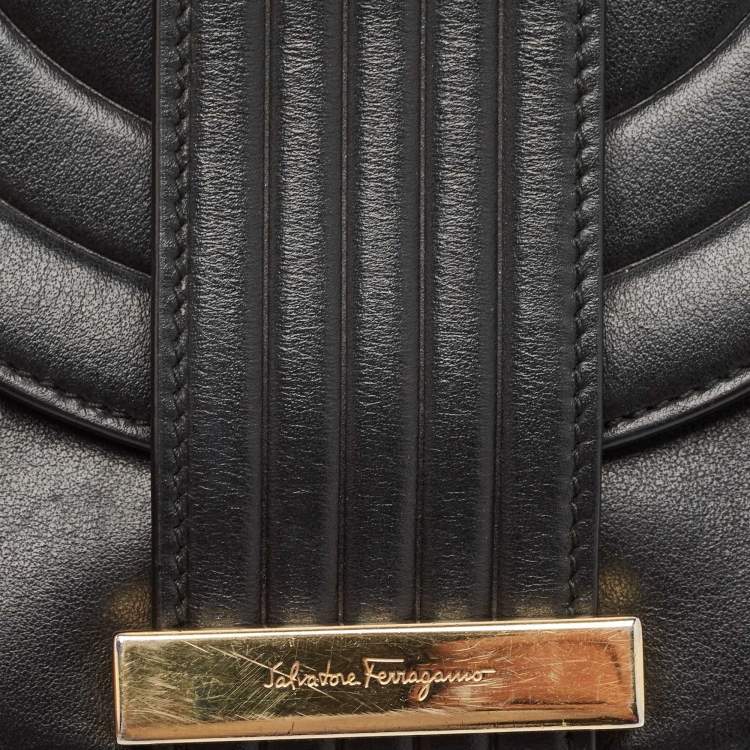 مملوكة مسبقًا Salvatore Ferragamo Black Quilted Leather Rosette Crossbody Bag