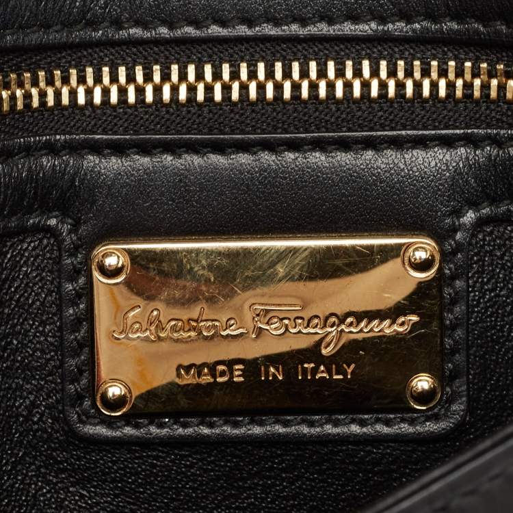 مملوكة مسبقًا Salvatore Ferragamo Black Quilted Leather Rosette Crossbody Bag