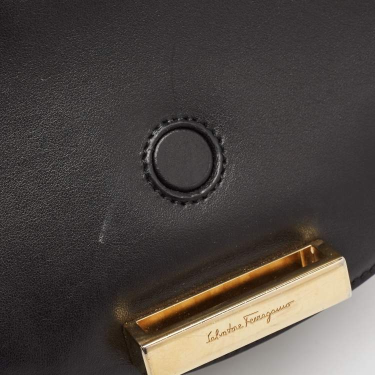 مملوكة مسبقًا Salvatore Ferragamo Black Quilted Leather Rosette Crossbody Bag
