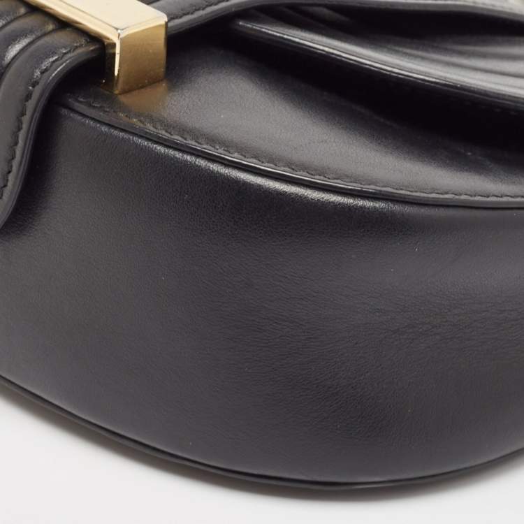 مملوكة مسبقًا Salvatore Ferragamo Black Quilted Leather Rosette Crossbody Bag