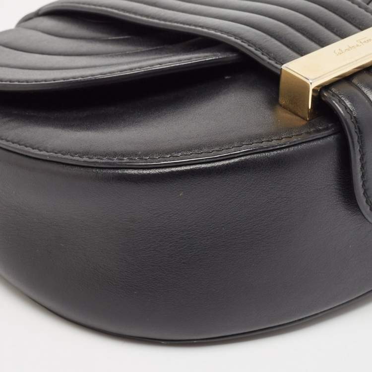 مملوكة مسبقًا Salvatore Ferragamo Black Quilted Leather Rosette Crossbody Bag
