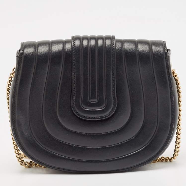 مملوكة مسبقًا Salvatore Ferragamo Black Quilted Leather Rosette Crossbody Bag