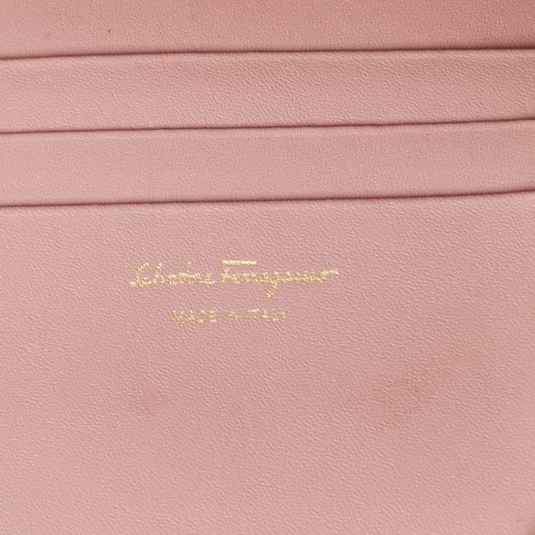 مملوكة مسبقًا Salvatore Ferragamo Pink Leather Gancio Zip Compact Wallet
