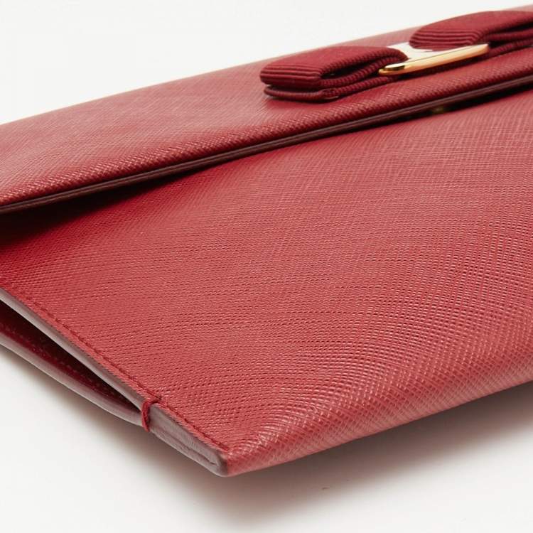 Pre Owned Salvatore Ferragamo Red Leather Miss Vara Slim Clutch