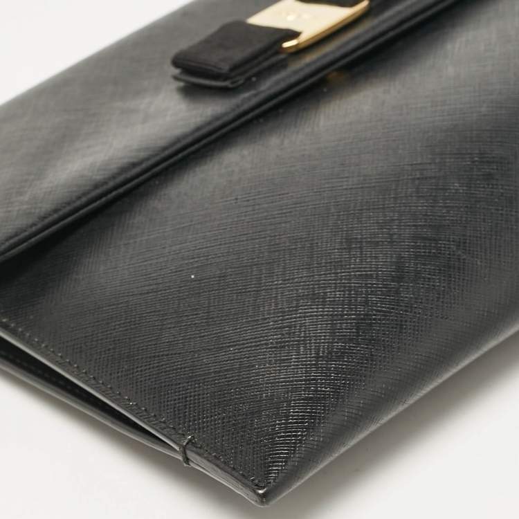 Pre Owned Salvatore Ferragamo Black Saffiano Leather Vara Bow Clutch