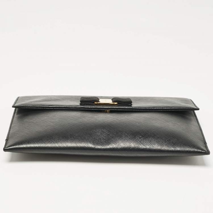 Pre Owned Salvatore Ferragamo Black Saffiano Leather Vara Bow Clutch