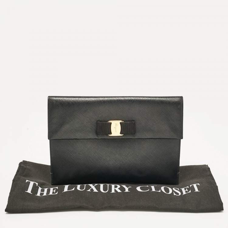 Pre Owned Salvatore Ferragamo Black Saffiano Leather Vara Bow Clutch