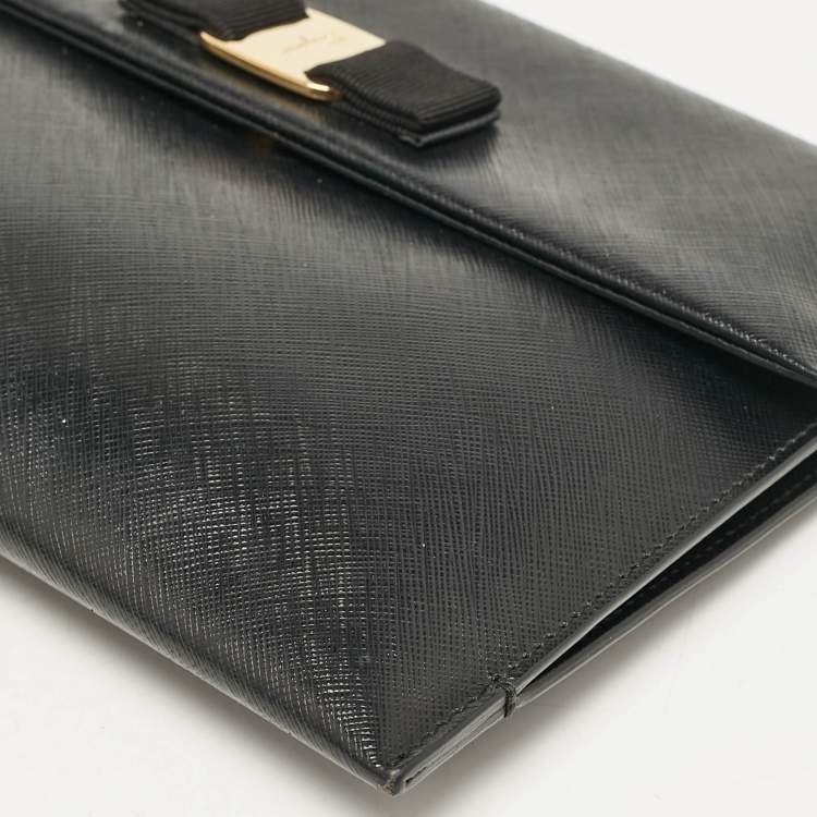 Pre Owned Salvatore Ferragamo Black Saffiano Leather Vara Bow Clutch