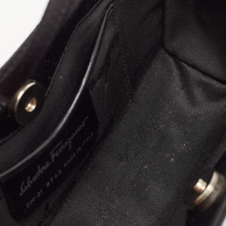 مملوكة مسبقًا Salvatore Ferragamo Black Satin Frame Shoulder Bag
