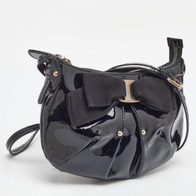 Pre Owned Salvatore Ferragamo Black Patent Leather Vara Bow Shoulder Bag