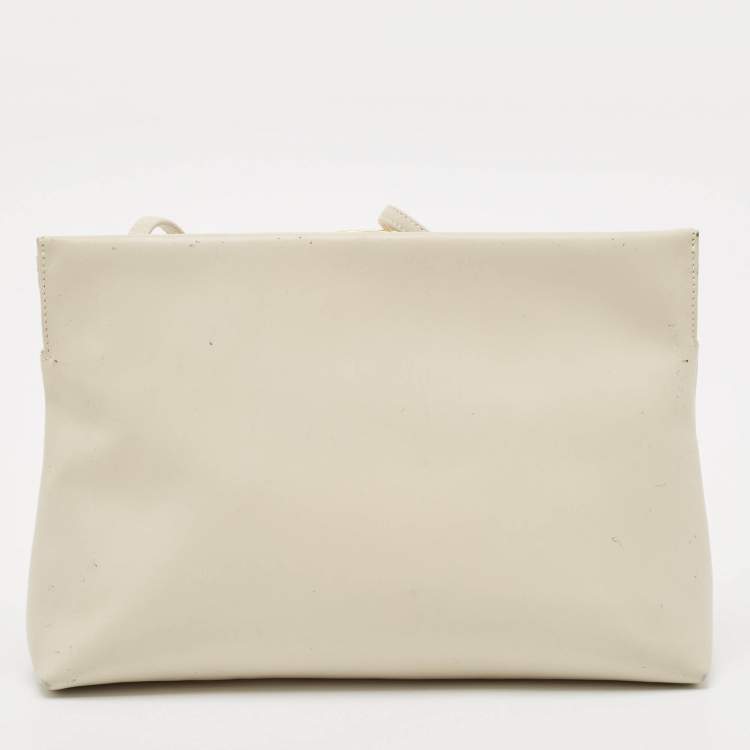 Pre Owned Salvatore Ferragamo Off White Leather Vara Bow Crossbody Bag
