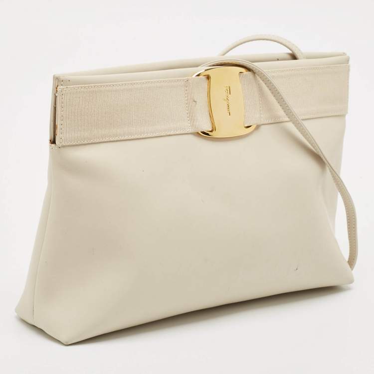 Pre Owned Salvatore Ferragamo Off White Leather Vara Bow Crossbody Bag