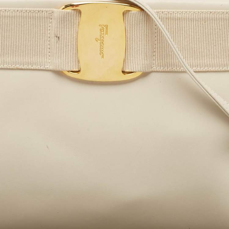 Pre Owned Salvatore Ferragamo Off White Leather Vara Bow Crossbody Bag