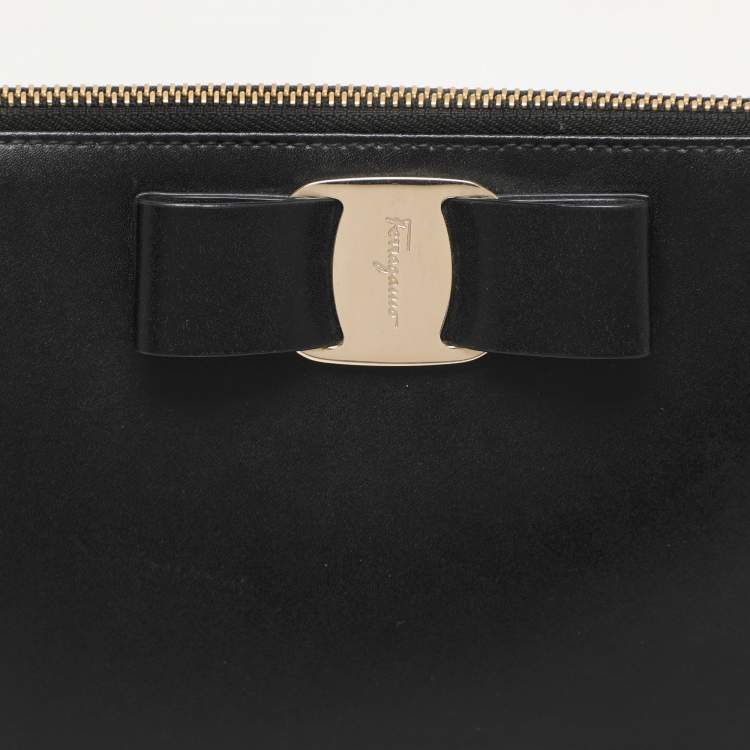Pre Owned Salvatore Ferragamo Black Leather Vara Bow Wristlet Clutch