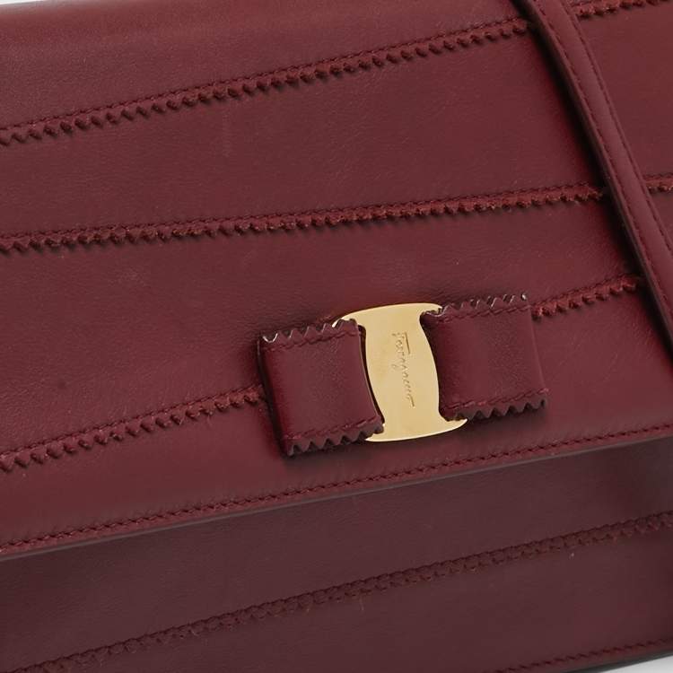 مملوكة مسبقًا Salvatore Ferragamo Dark Red Leather Ginny Shoulder Bag
