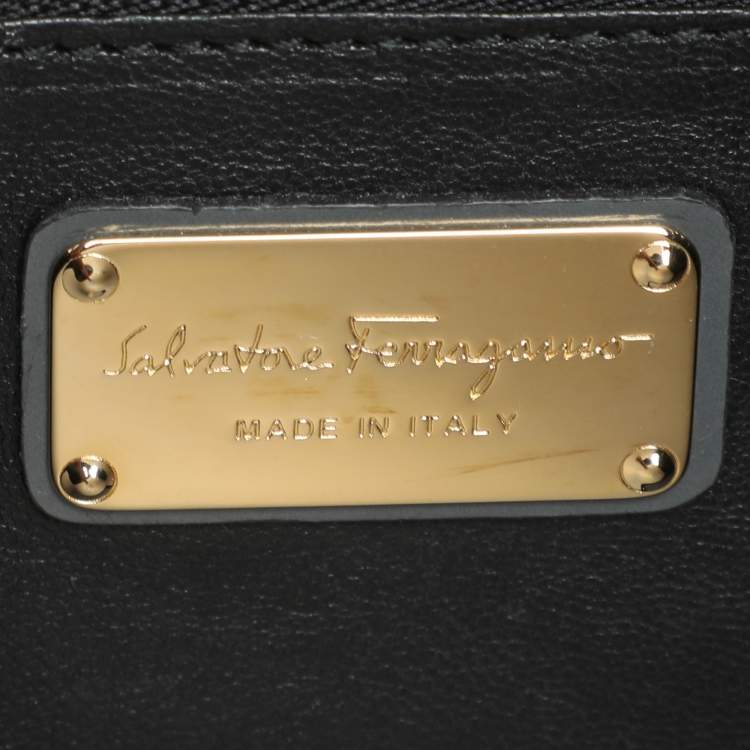 مملوكة مسبقًا Salvatore Ferragamo Grey Leather Jody Shoulder Bag