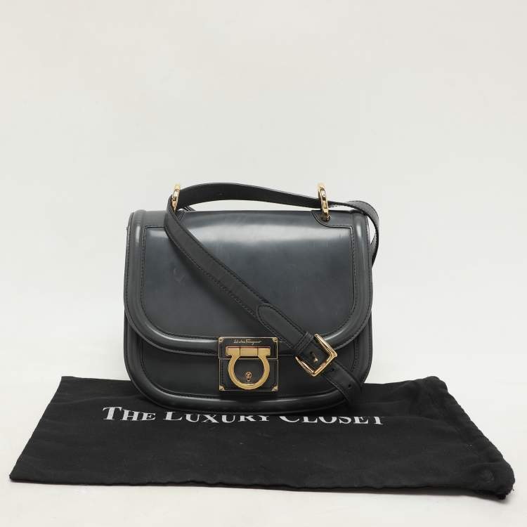 مملوكة مسبقًا Salvatore Ferragamo Grey Leather Jody Shoulder Bag