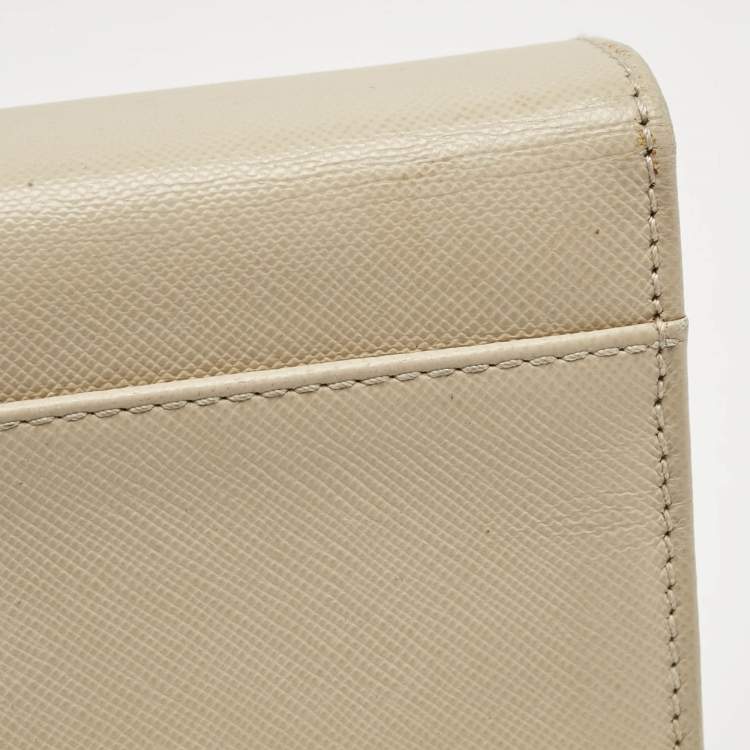 Pre Owned Salvatore Ferragamo Beige Leather Gancini Chain Clutch 