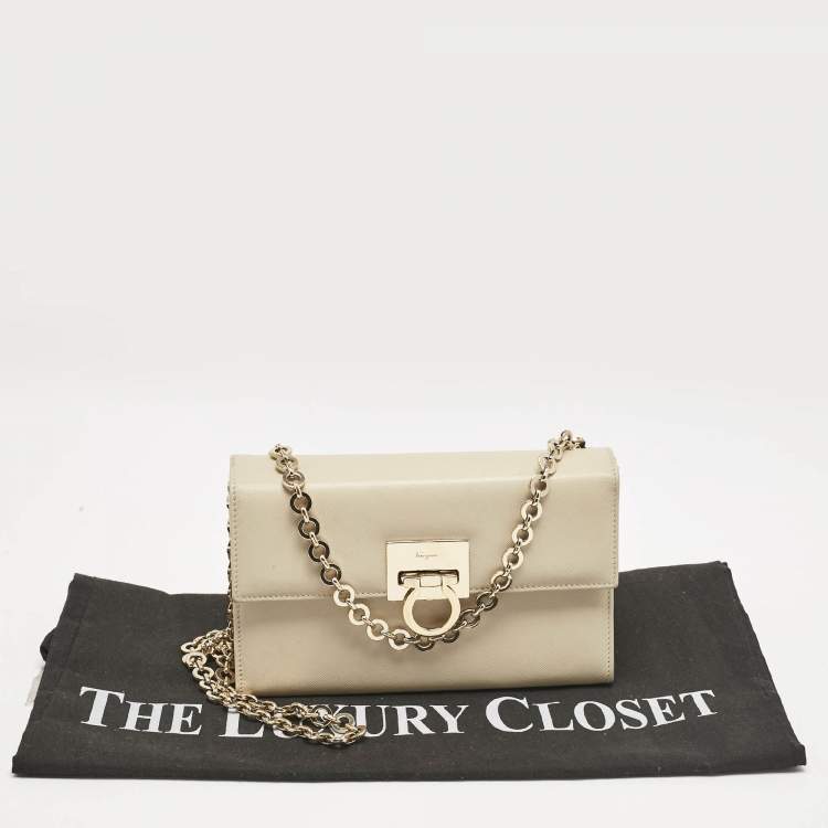 Pre Owned Salvatore Ferragamo Beige Leather Gancini Chain Clutch 