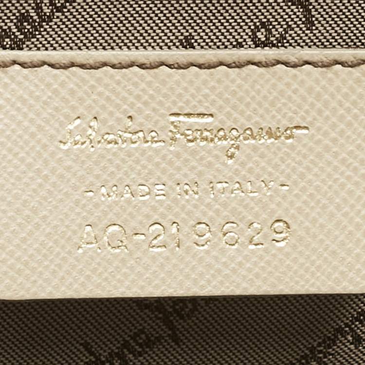 Pre Owned Salvatore Ferragamo Beige Leather Gancini Chain Clutch 