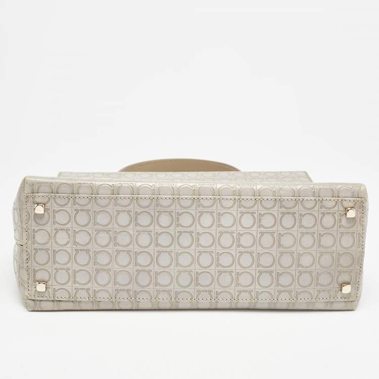 مملوكة مسبقًا Salvatore Ferragamo Grey Signature Embossed Leather Gancini Top Handle Bag