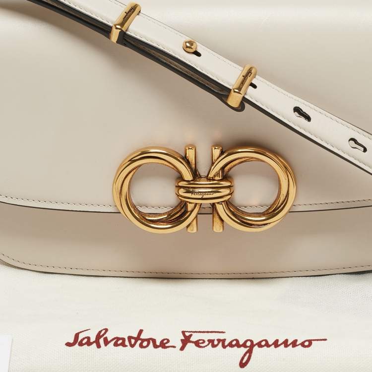 Pre Owned Salvatore Ferragamo Ivory Leather Trapezio Shoulder Bag