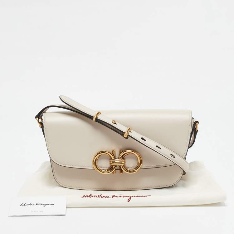 Pre Owned Salvatore Ferragamo Ivory Leather Trapezio Shoulder Bag