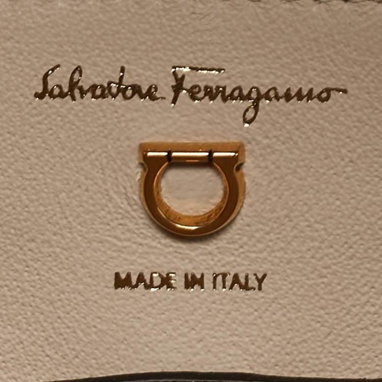 Pre Owned Salvatore Ferragamo Ivory Leather Trapezio Shoulder Bag