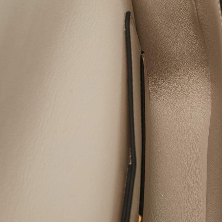 Pre Owned Salvatore Ferragamo Ivory Leather Trapezio Shoulder Bag