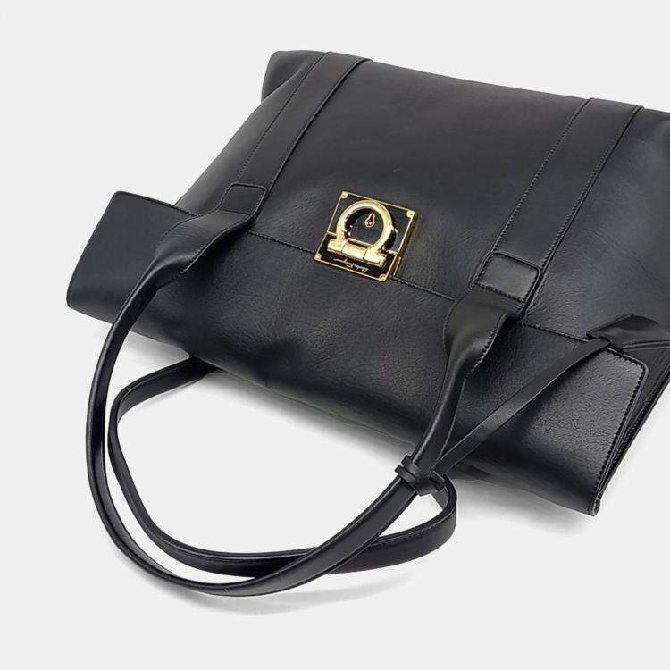 Pre Owned Salvatore Ferragamo Black Leather Suki Bag