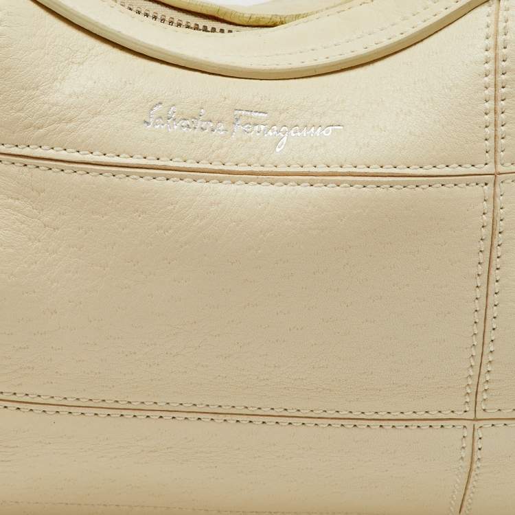 Pre Owned Salvatore Ferragamo Cream Leather Hobo