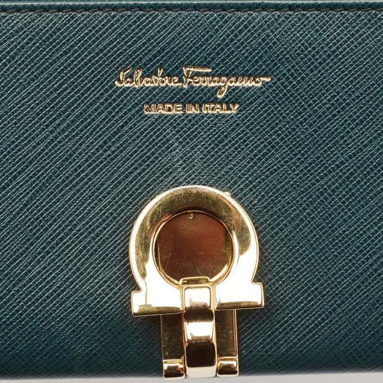 Pre Owned Salvatore Ferragamo Green Leather Gancio Clasp Continental Wallet