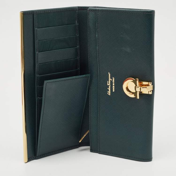 Pre Owned Salvatore Ferragamo Green Leather Gancio Clasp Continental Wallet