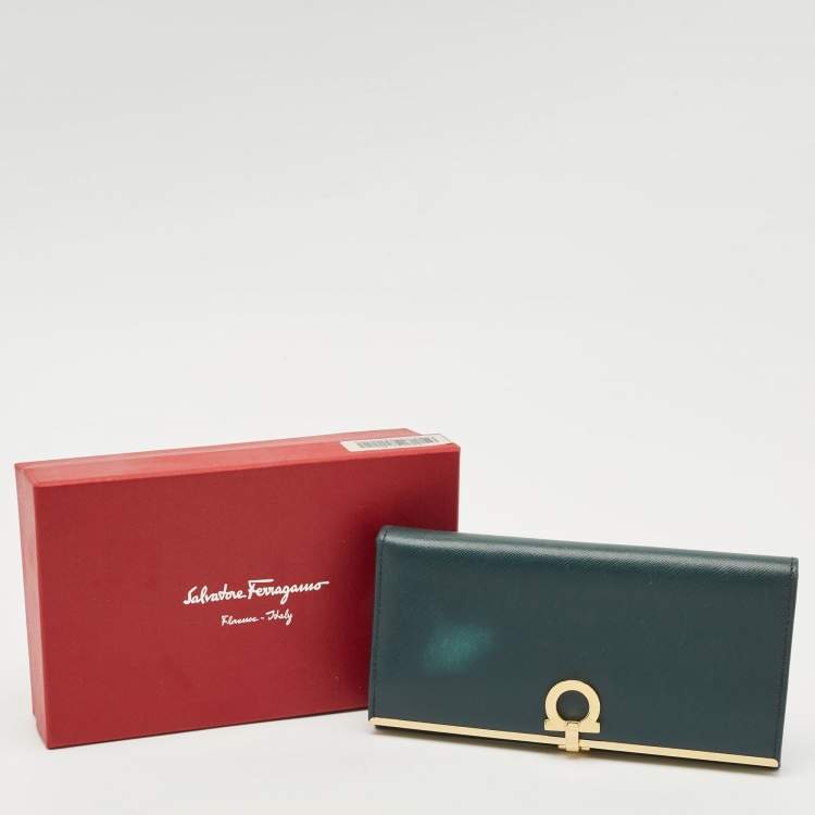 Pre Owned Salvatore Ferragamo Green Leather Gancio Clasp Continental Wallet