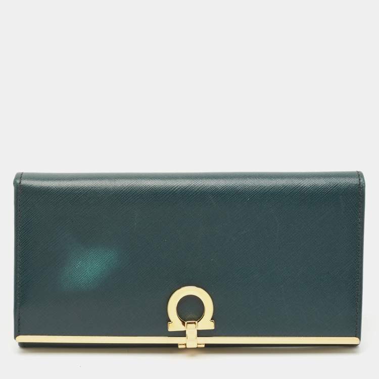 Pre Owned Salvatore Ferragamo Green Leather Gancio Clasp Continental Wallet
